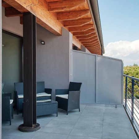 Residenza Puoti Apartment Peschiera del Garda Bagian luar foto