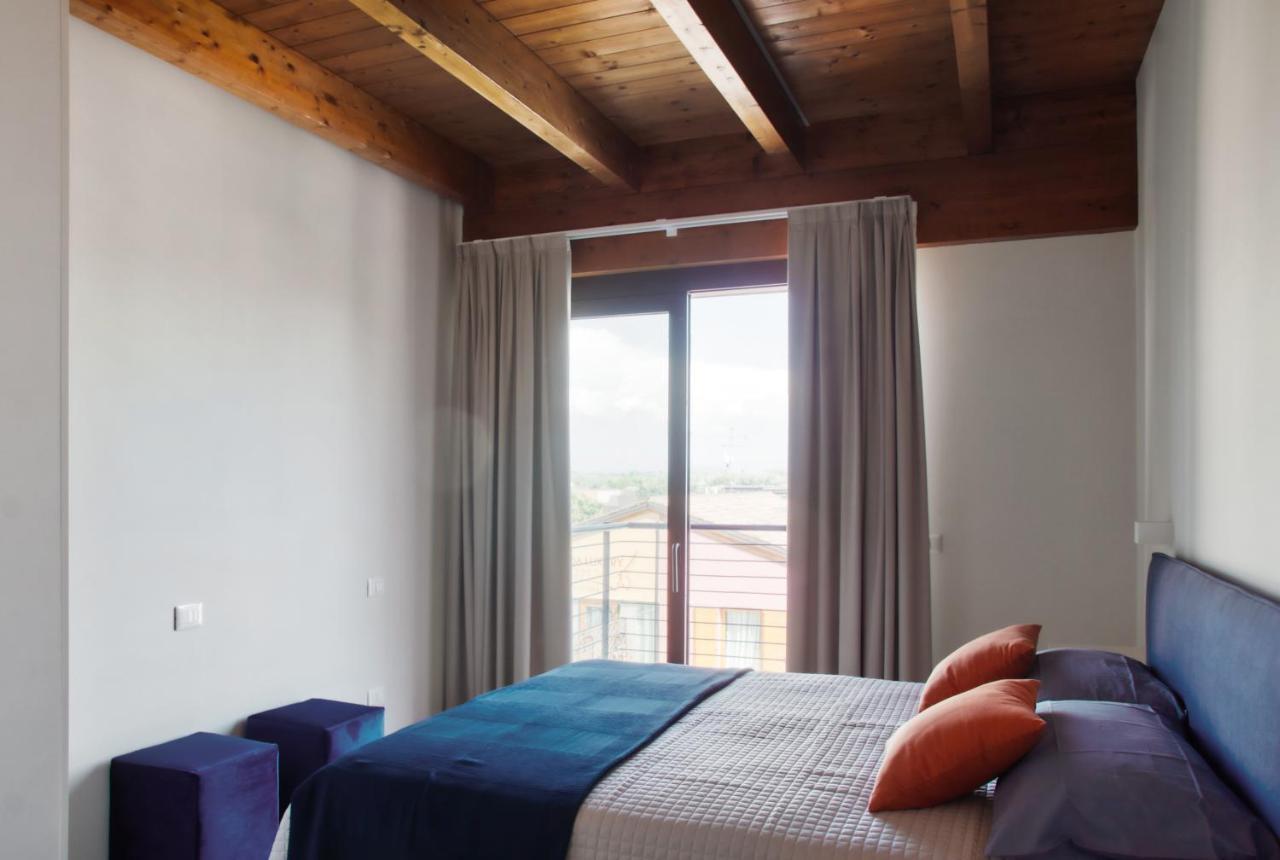 Residenza Puoti Apartment Peschiera del Garda Bagian luar foto