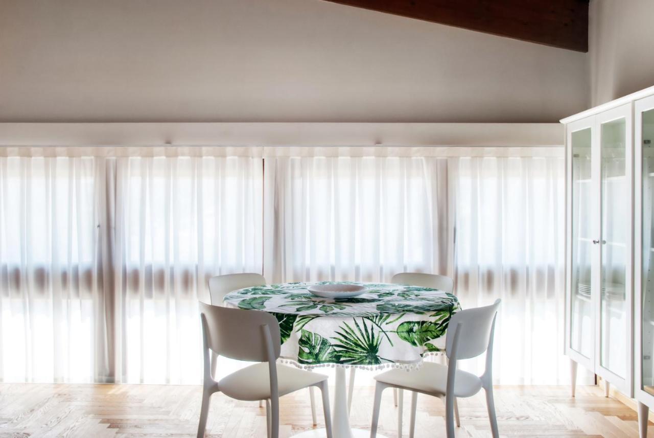 Residenza Puoti Apartment Peschiera del Garda Bagian luar foto