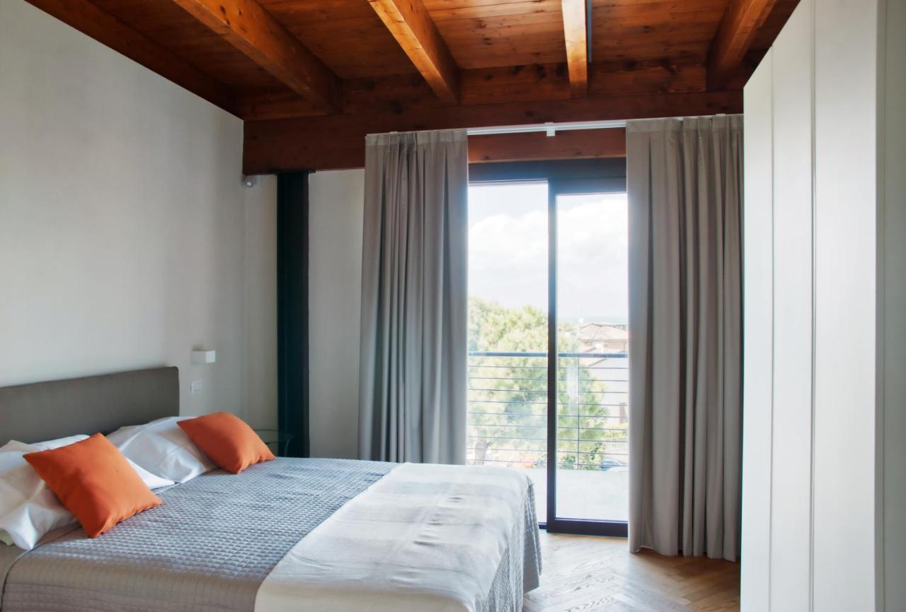Residenza Puoti Apartment Peschiera del Garda Bagian luar foto