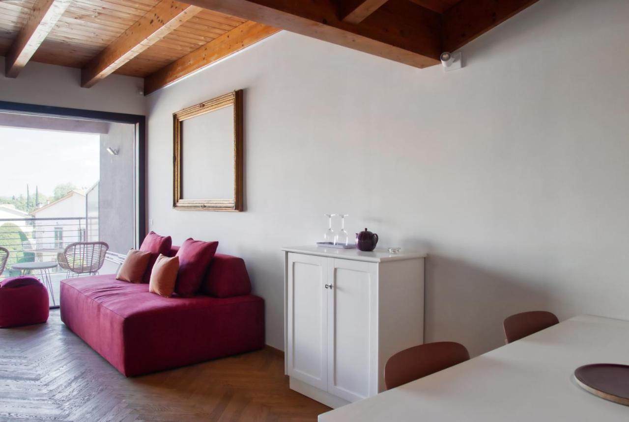 Residenza Puoti Apartment Peschiera del Garda Bagian luar foto