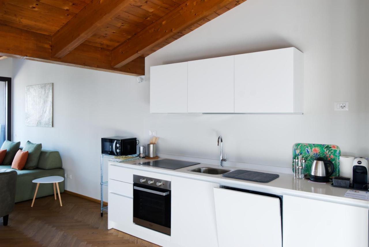 Residenza Puoti Apartment Peschiera del Garda Bagian luar foto