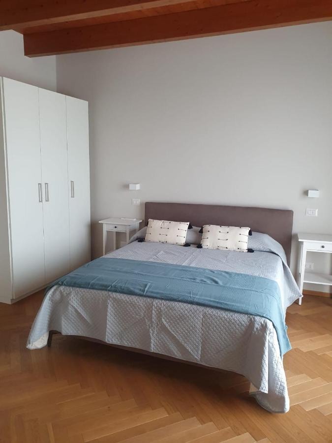 Residenza Puoti Apartment Peschiera del Garda Bagian luar foto